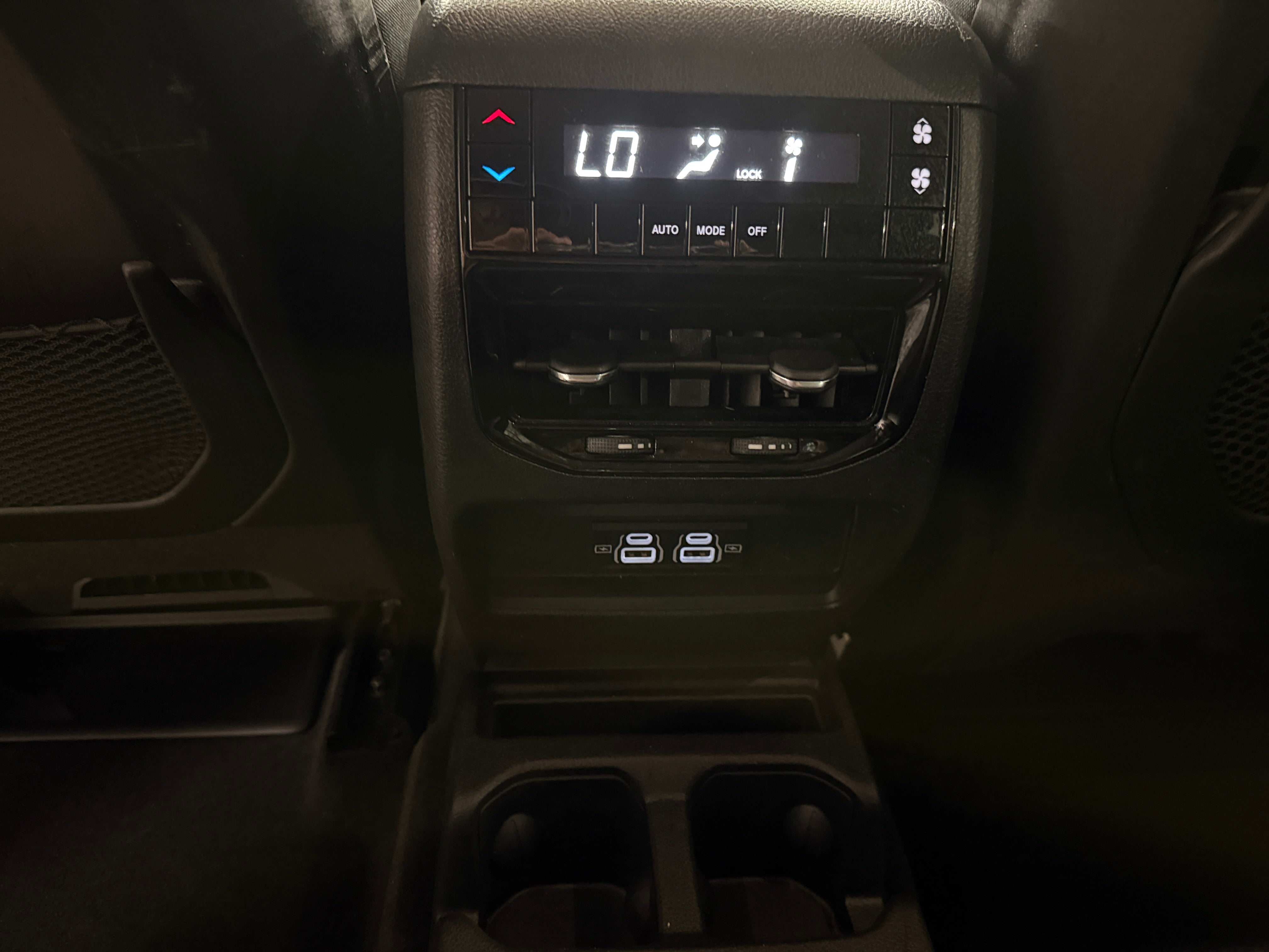 1C4RJJAG8P8817864