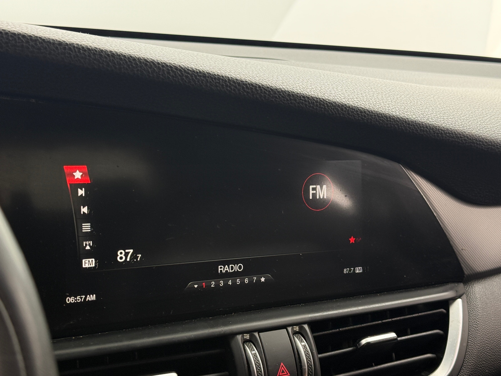 Thumbnail: 2019 Alfa Romeo Giulia - 3