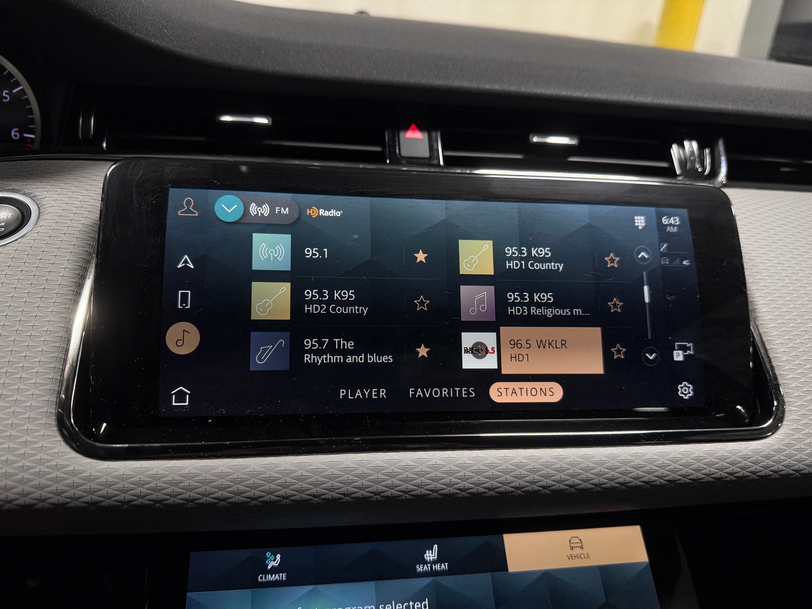 Thumbnail: 2022 Land Rover Range Rover Evoque - 3