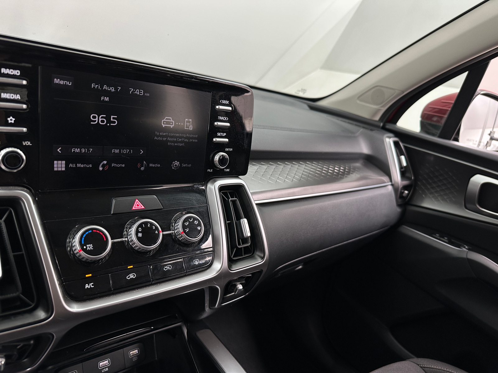 Thumbnail: 2023 Kia Sorento - 4