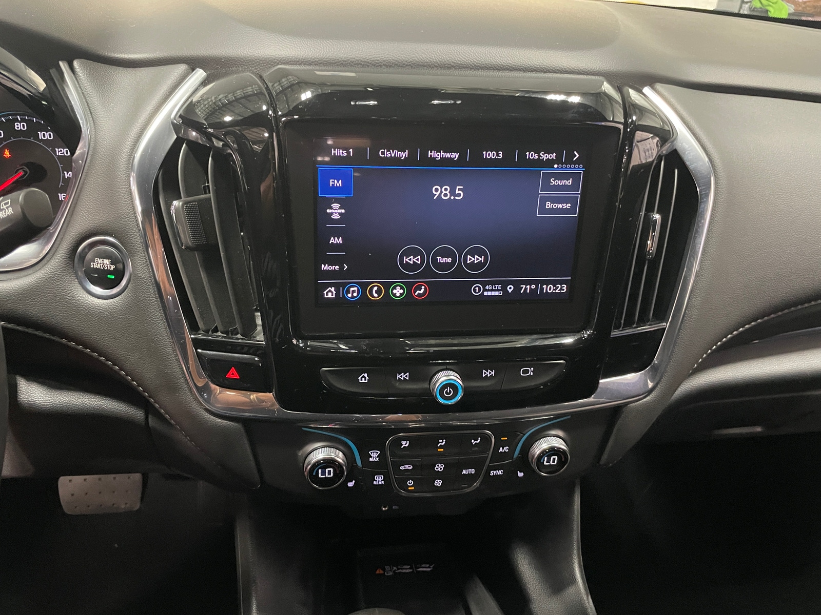 Thumbnail: 2023 Chevrolet Traverse - 4