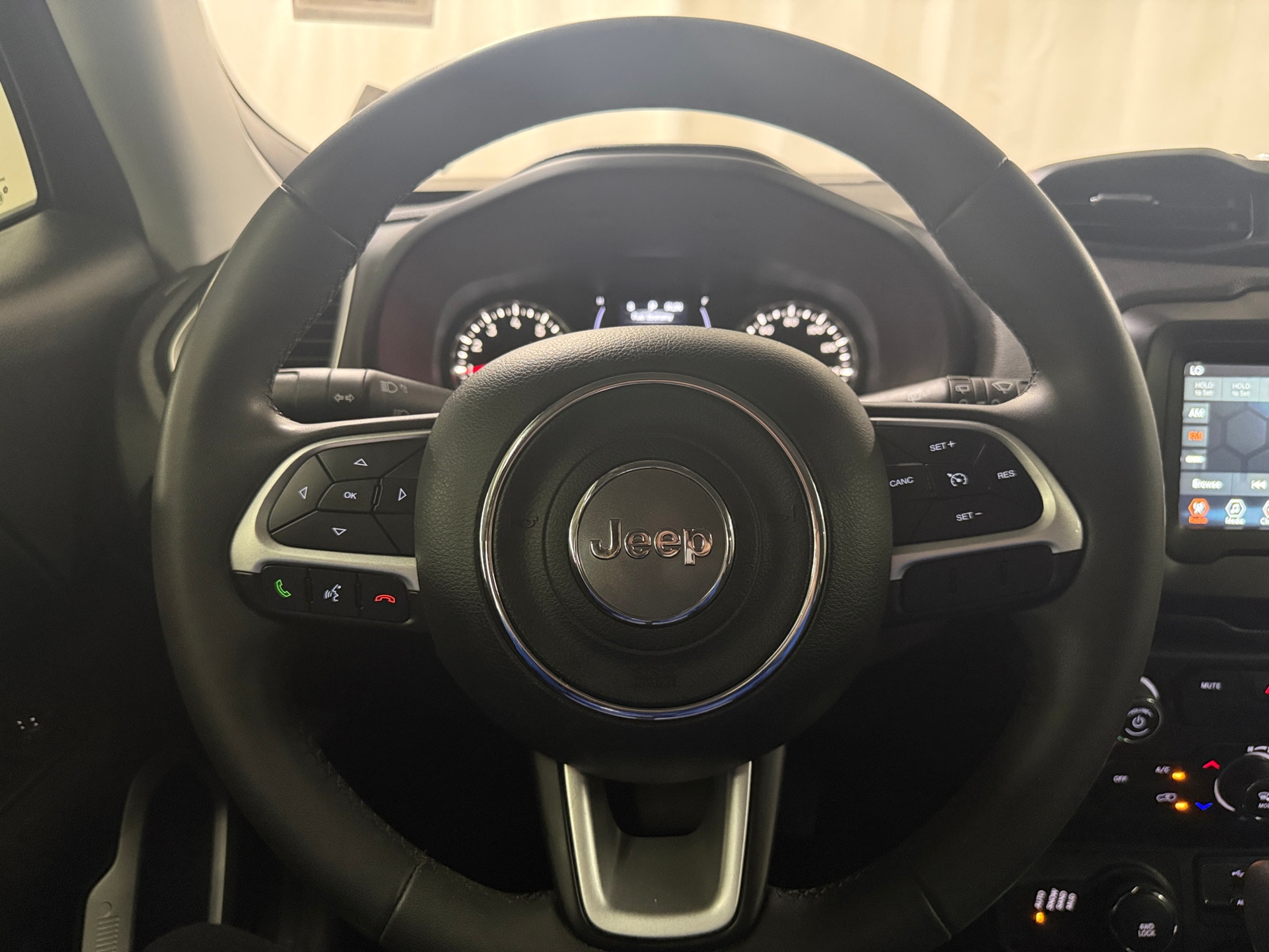 Thumbnail: 2018 Jeep Renegade - 5