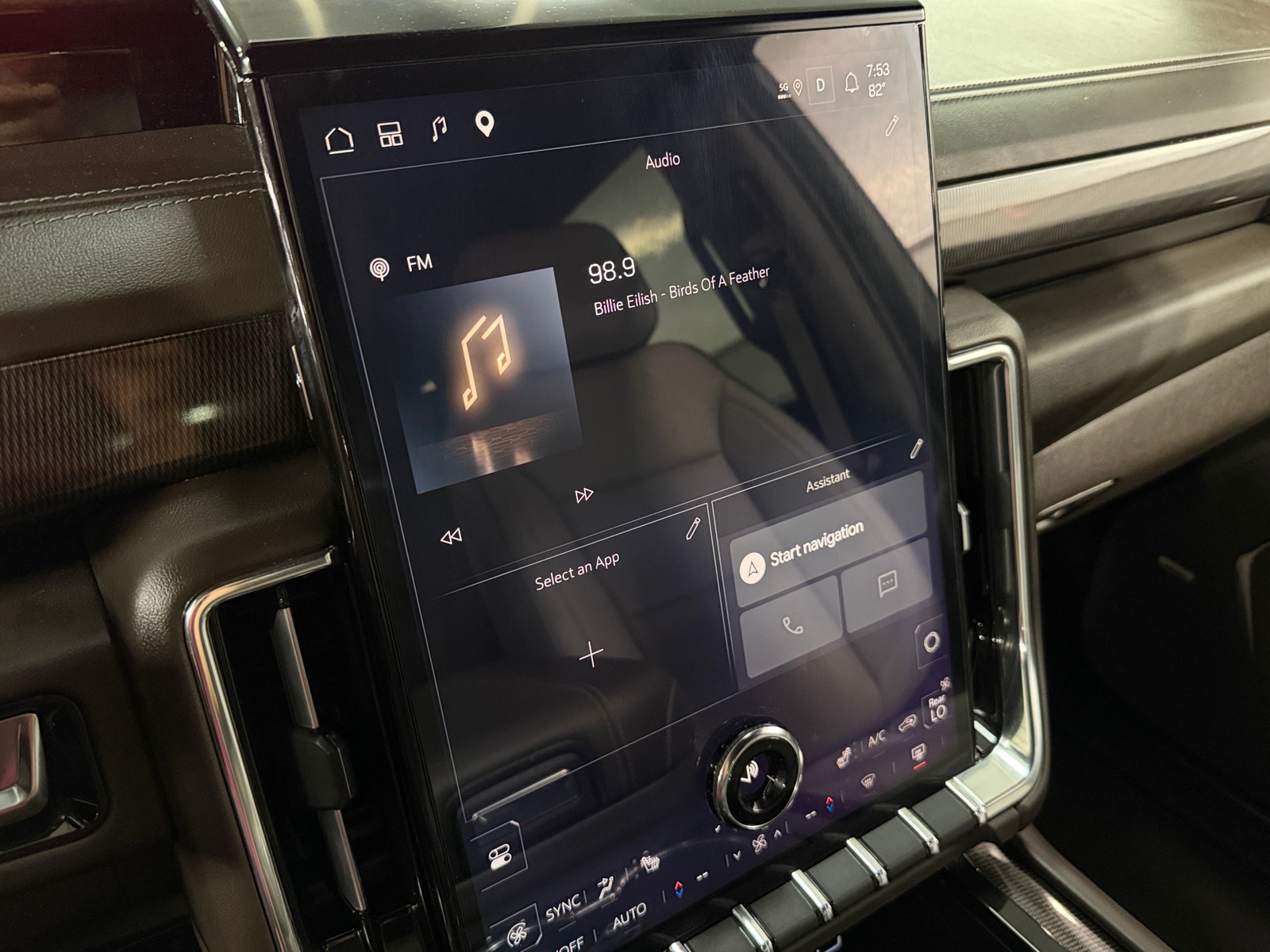 Thumbnail: 2025 GMC Yukon - 3