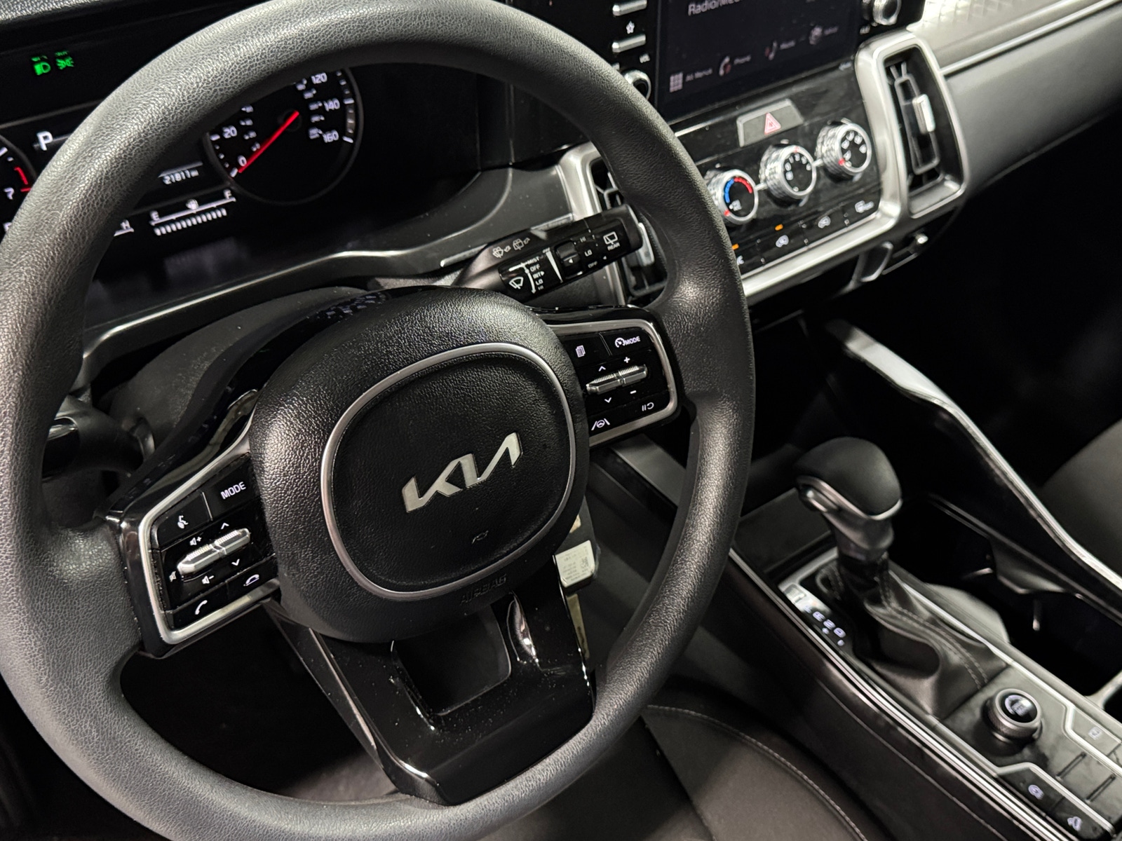 Thumbnail: 2023 Kia Sorento - 5