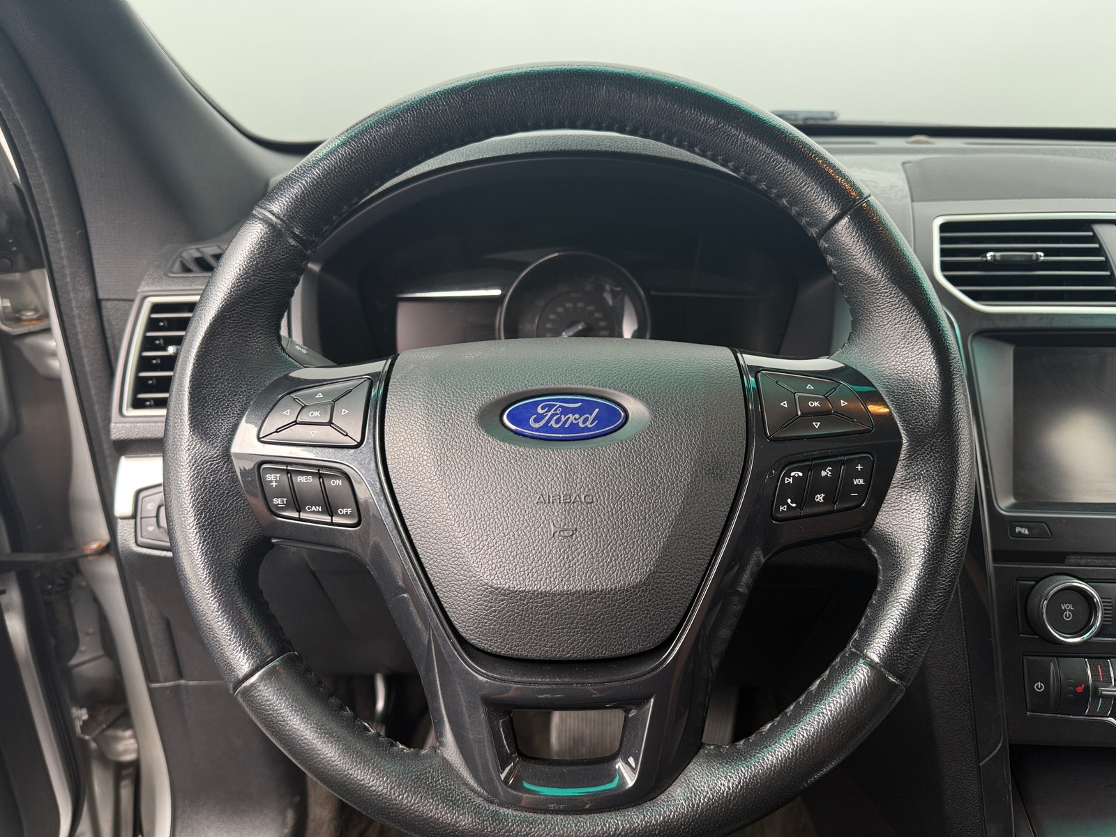Thumbnail: 2016 Ford Explorer - 4