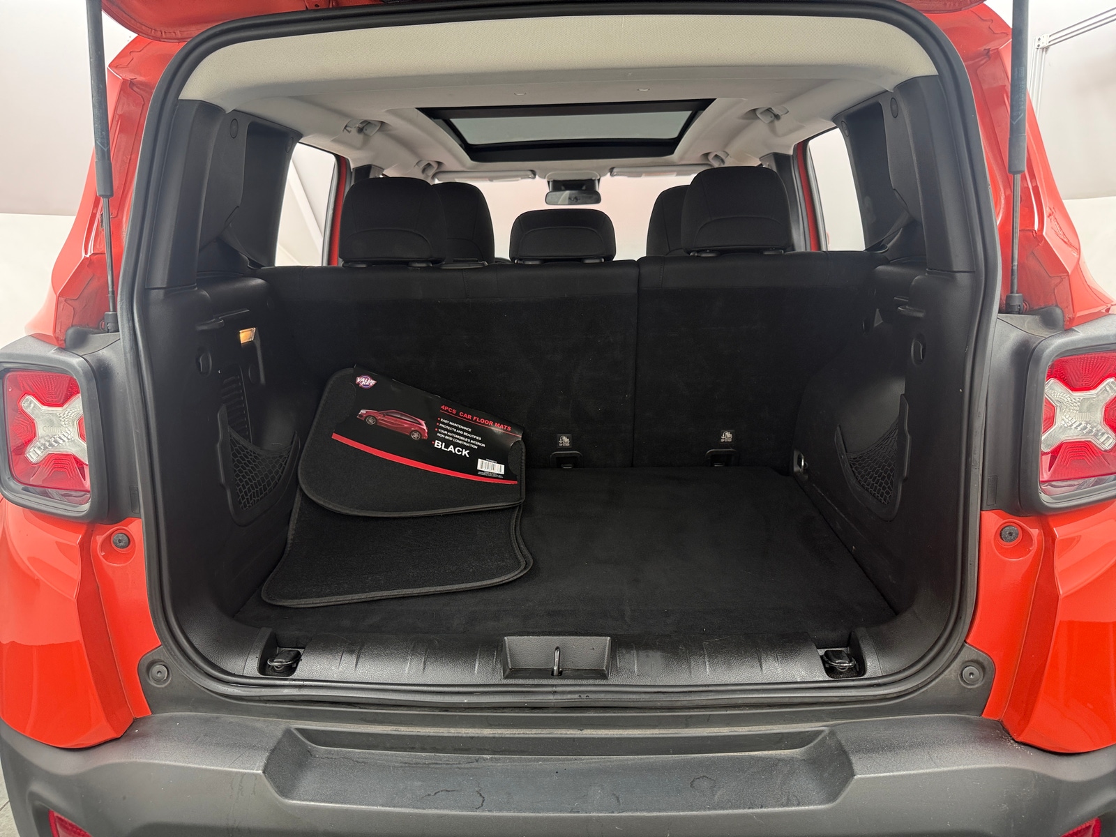 Thumbnail: 2019 Jeep Renegade - 7