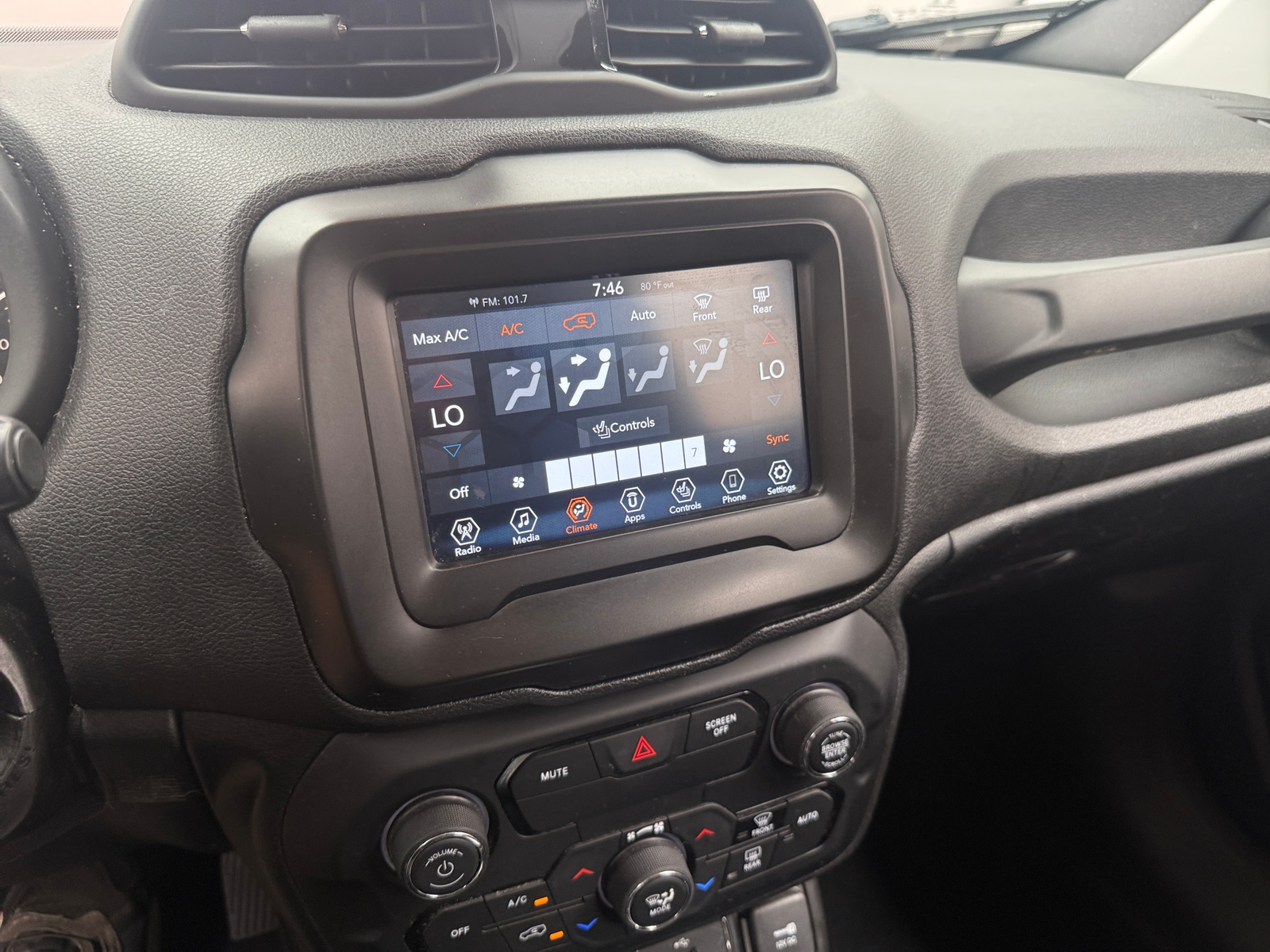 Thumbnail: 2019 Jeep Renegade - 4