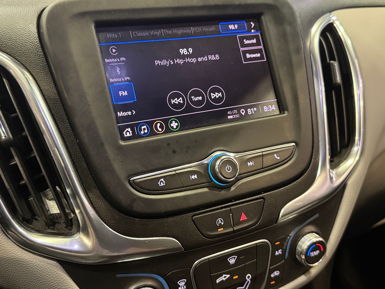 Thumbnail: 2022 Chevrolet Equinox - 4