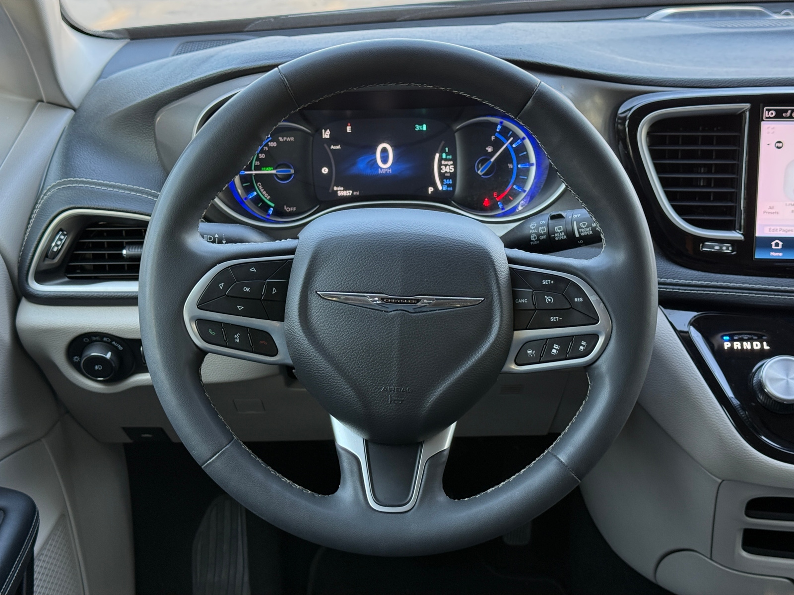 Thumbnail: 2023 Chrysler Pacifica - 4