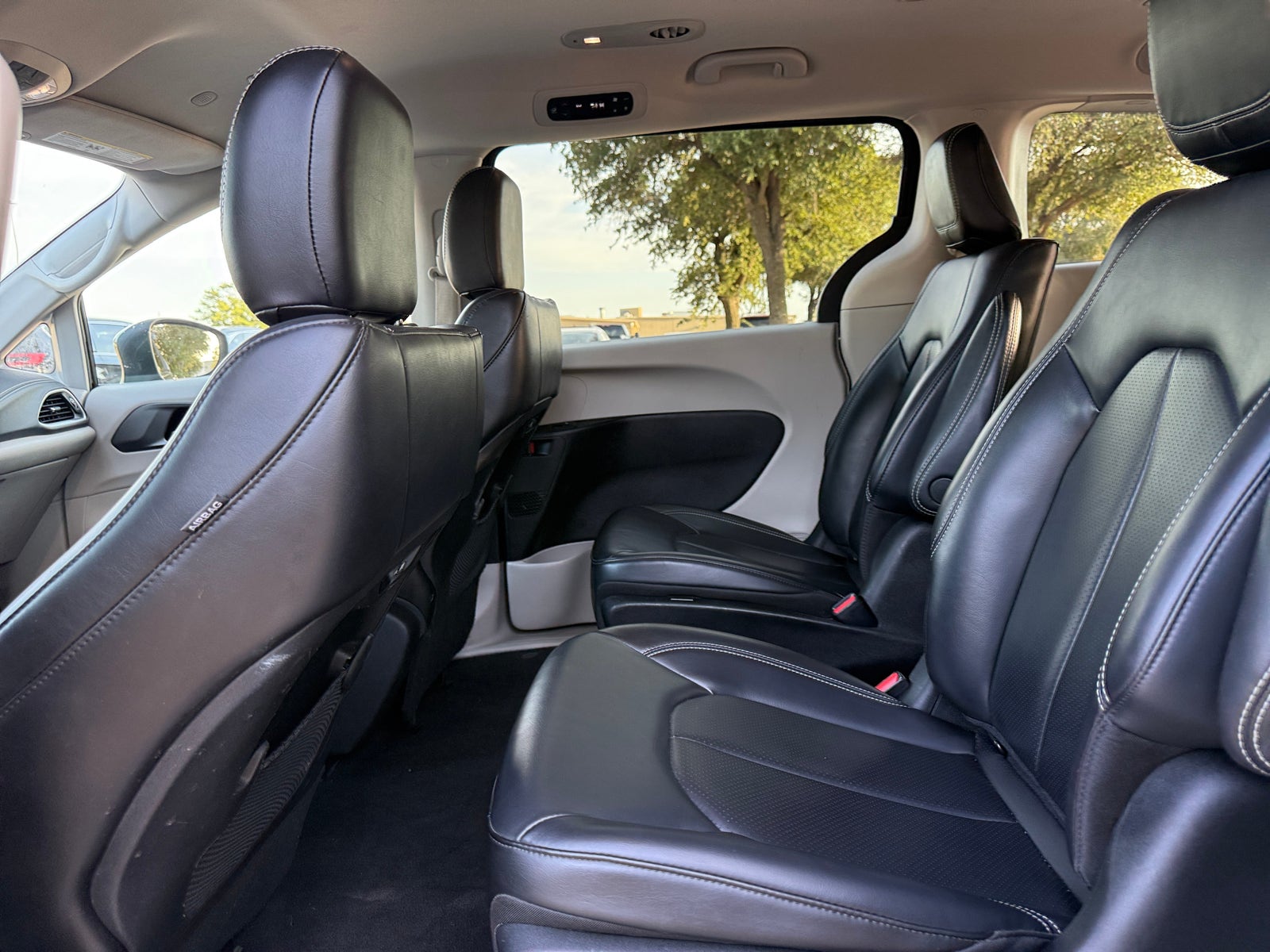 Thumbnail: 2023 Chrysler Pacifica - 5