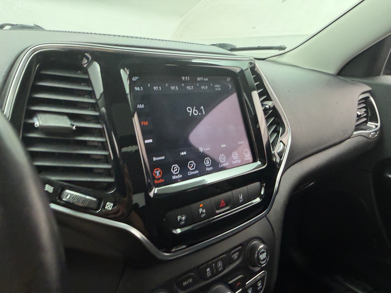 Thumbnail: 2021 Jeep Cherokee - 3