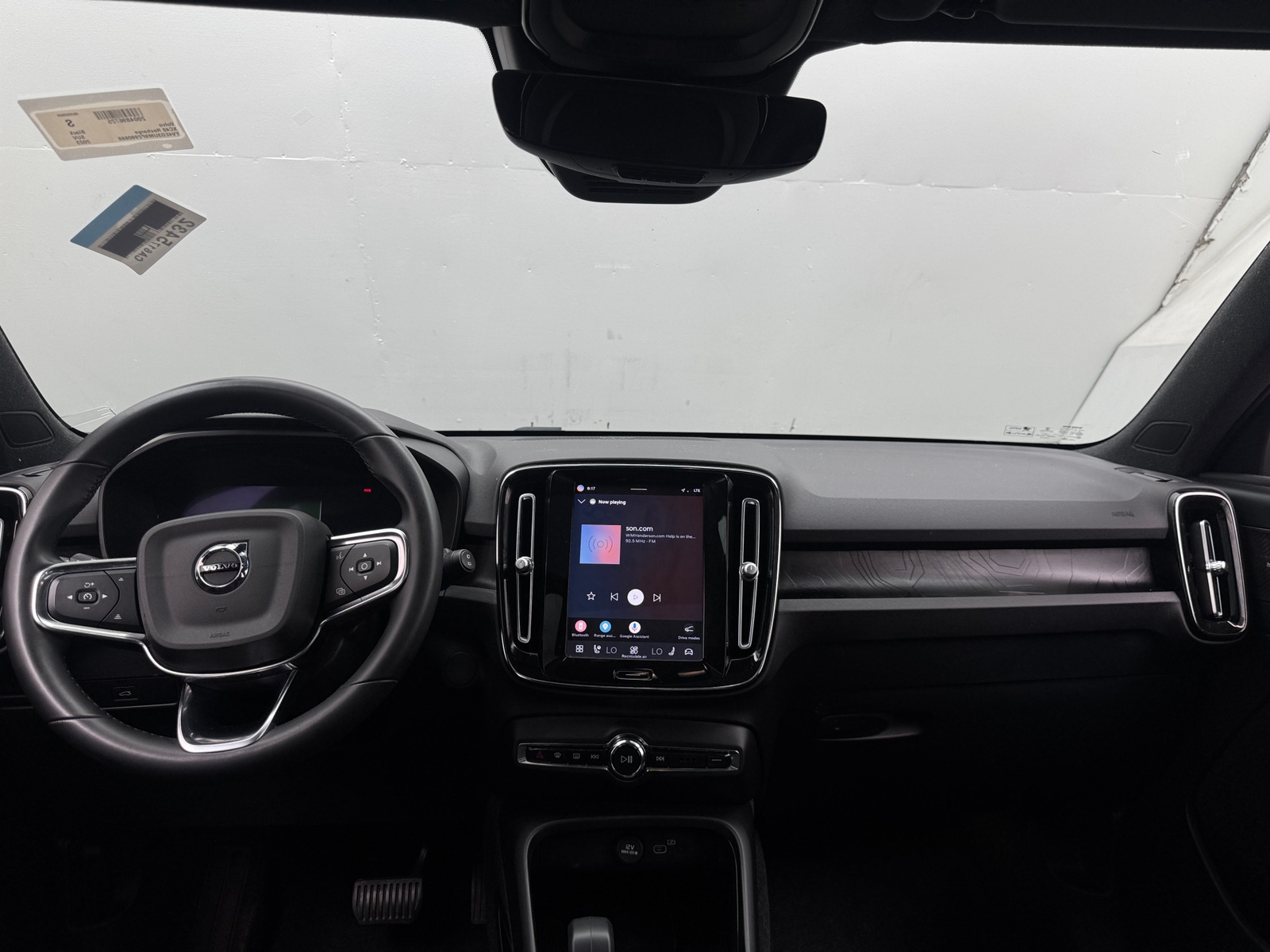 Thumbnail: 2023 Volvo XC40 - 2