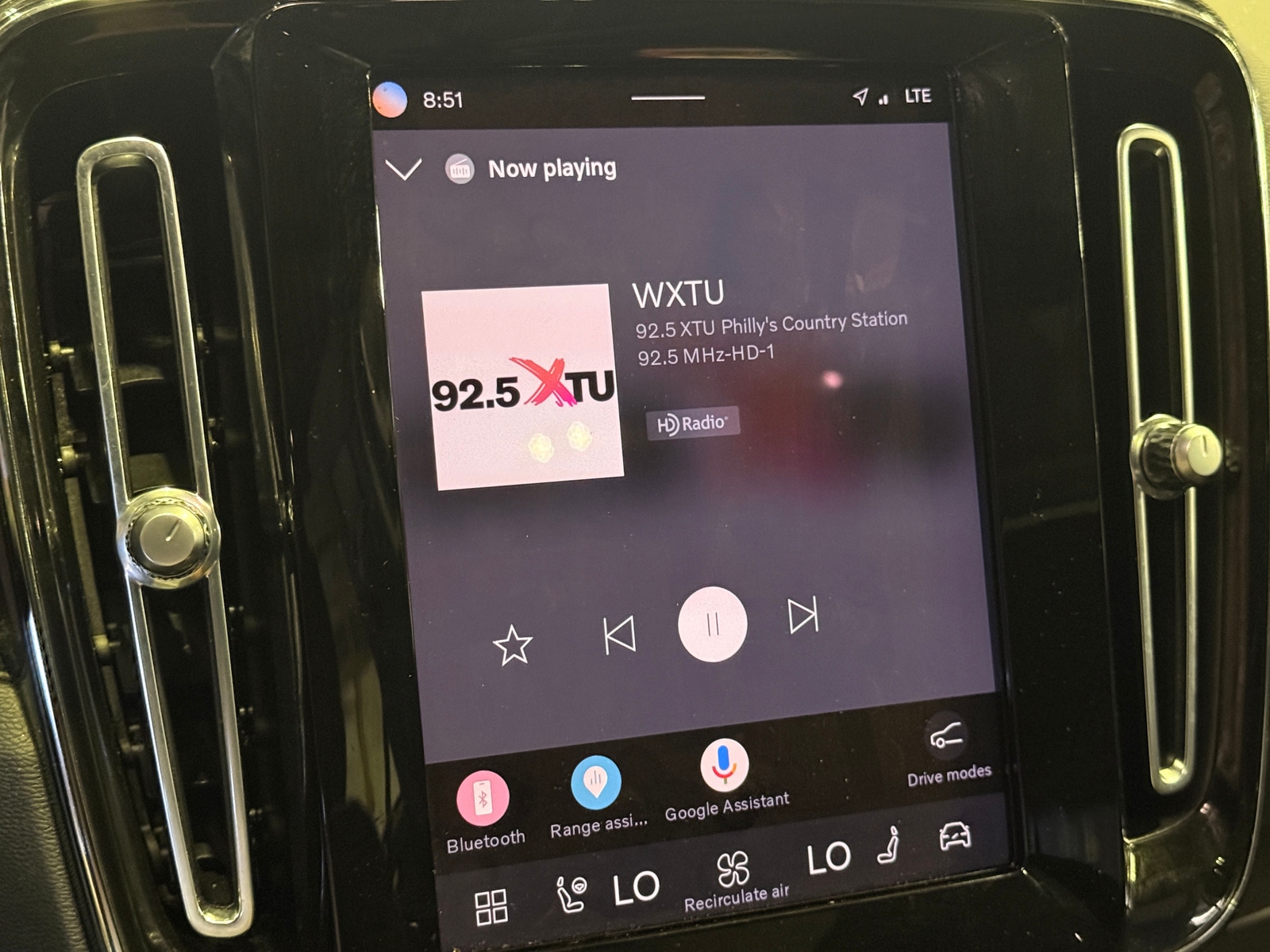 Thumbnail: 2023 Volvo XC40 - 3
