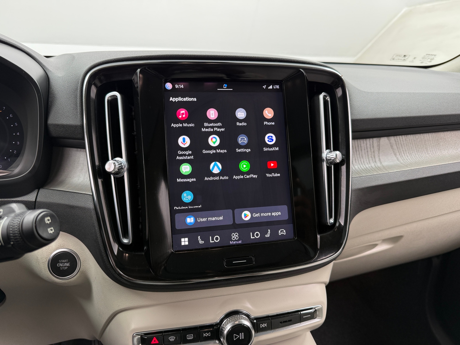 Thumbnail: 2024 Volvo XC40 - 3