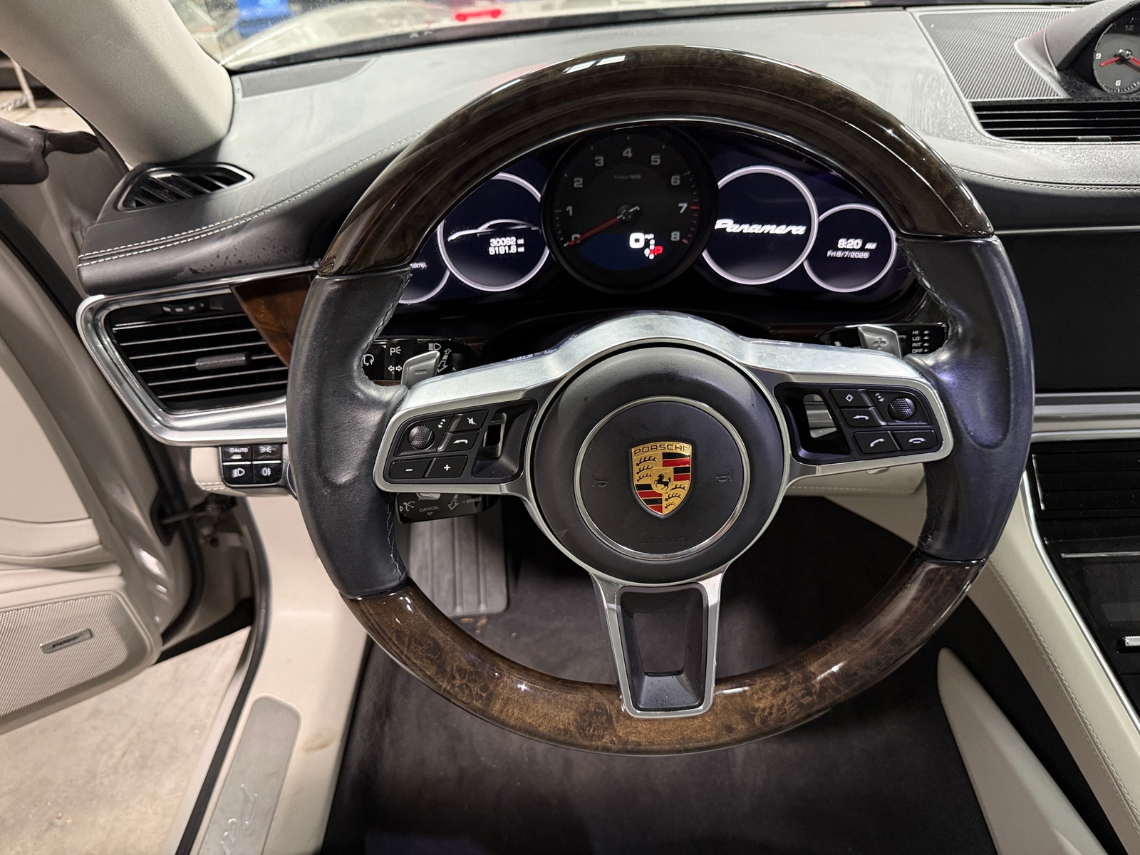Thumbnail: 2017 Porsche Panamera - 4