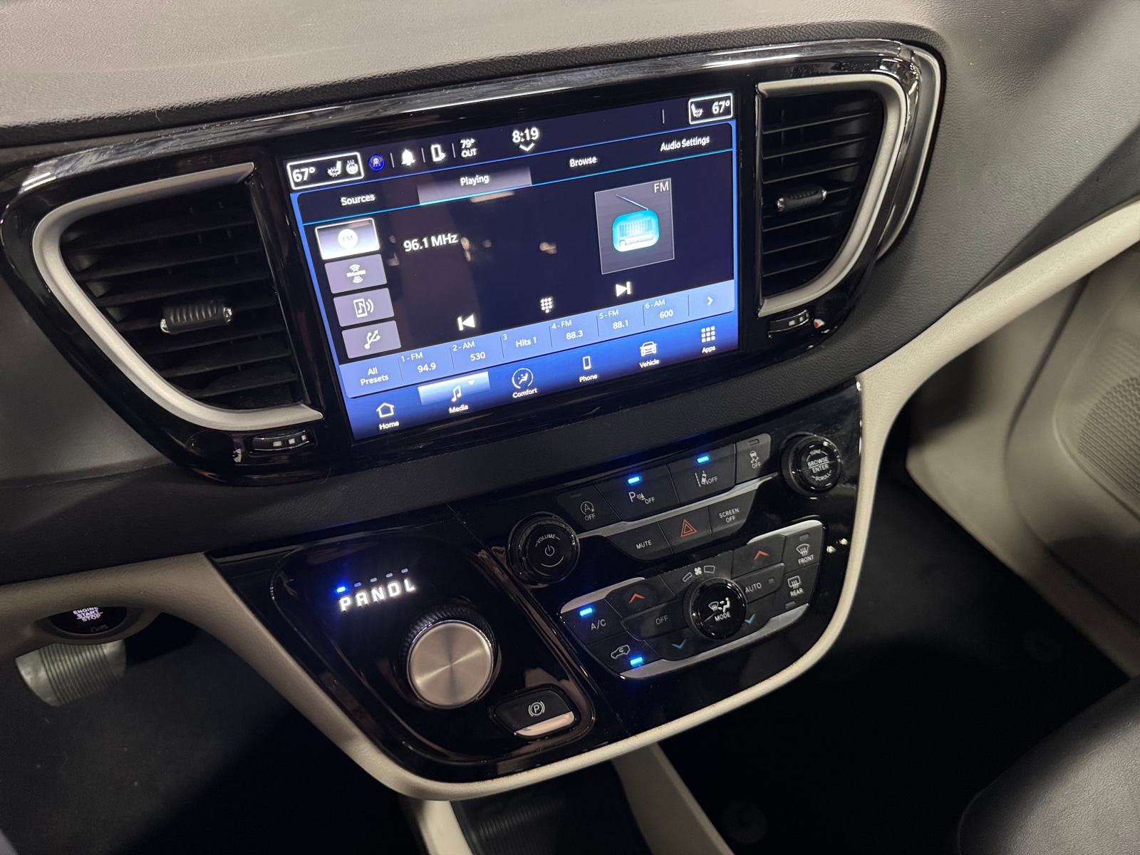 Thumbnail: 2024 Chrysler Pacifica - 3
