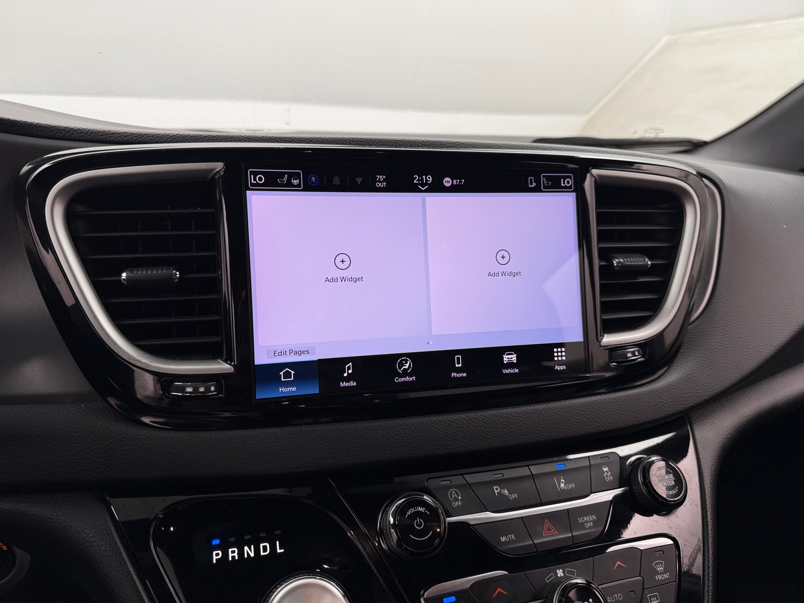Thumbnail: 2025 Chrysler Pacifica - 3
