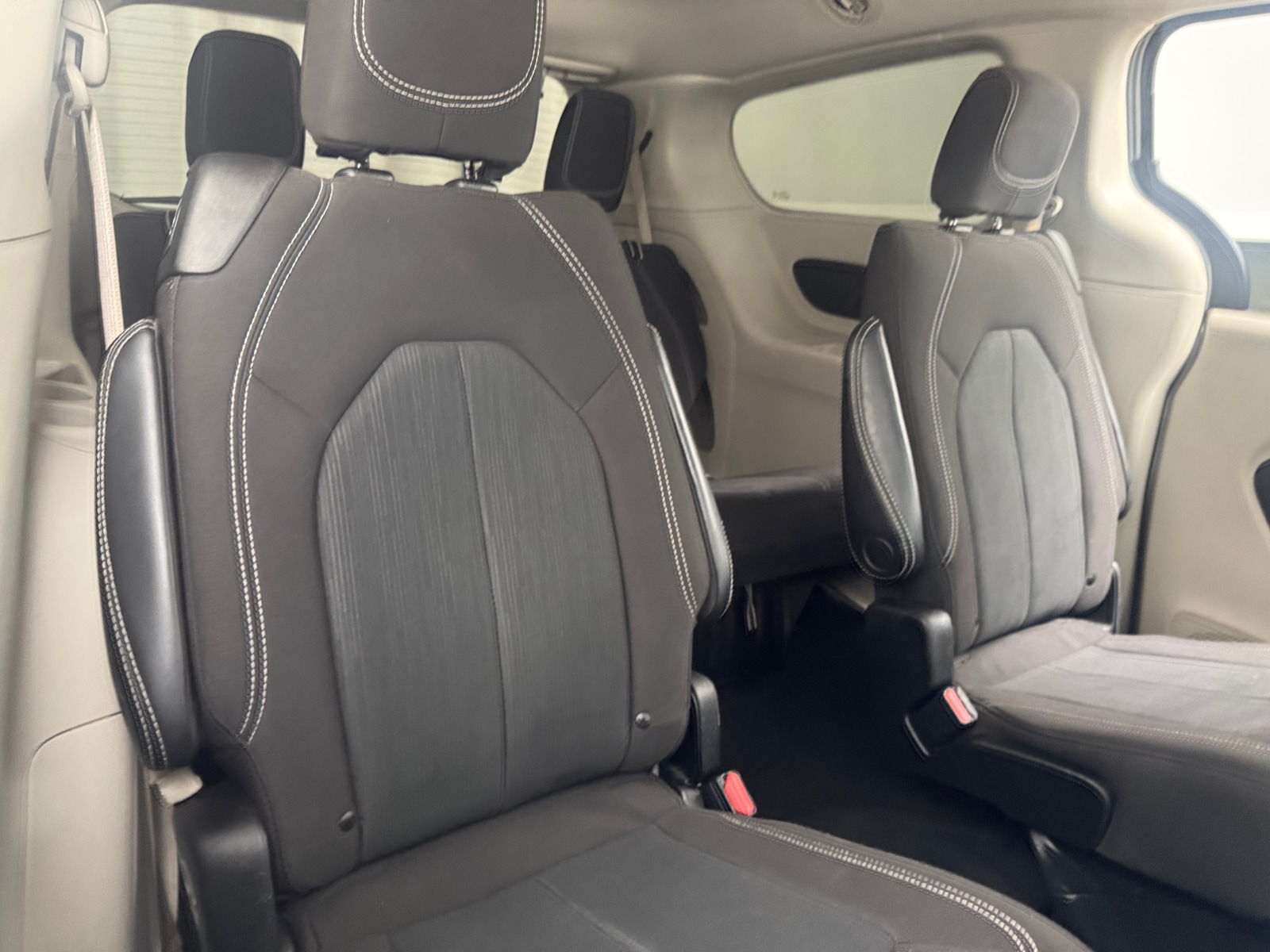 Thumbnail: 2023 Chrysler Voyager - 6
