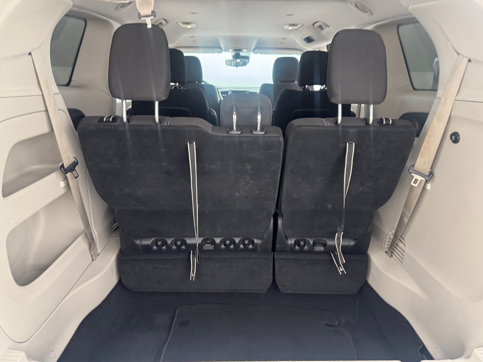 Thumbnail: 2023 Chrysler Voyager - 7