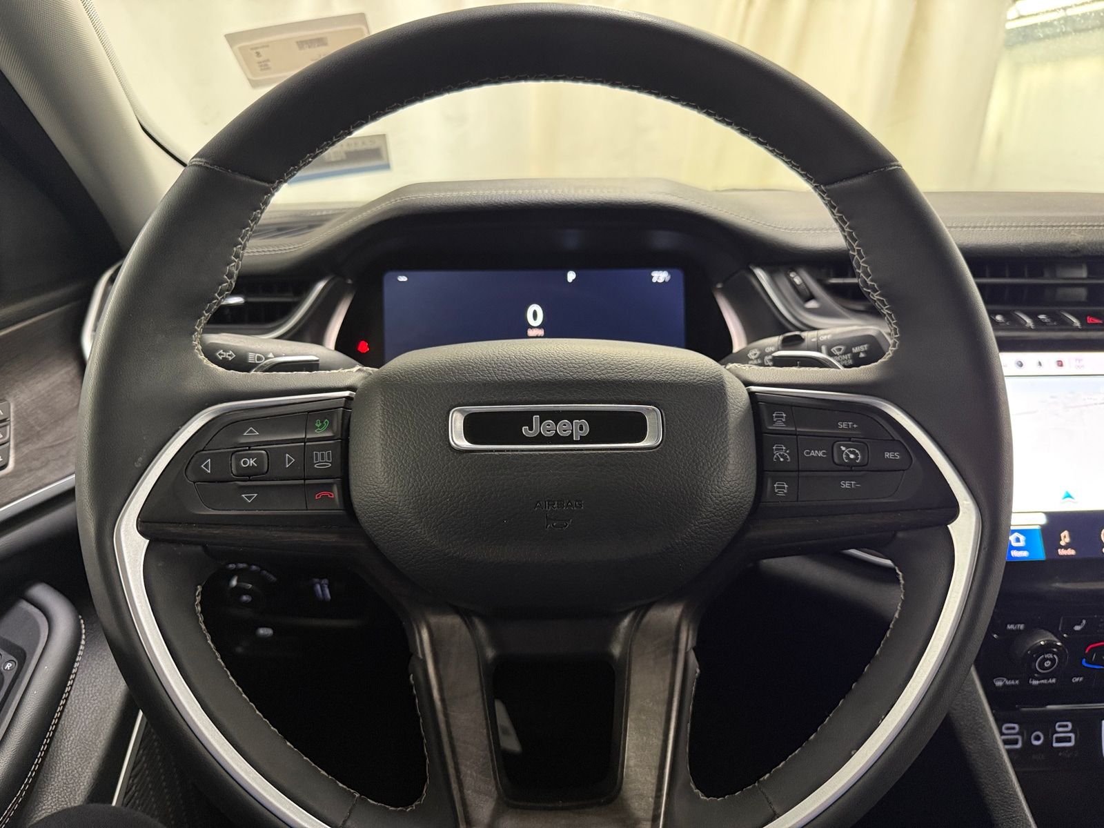 Thumbnail: 2023 Jeep Grand Cherokee L - 4