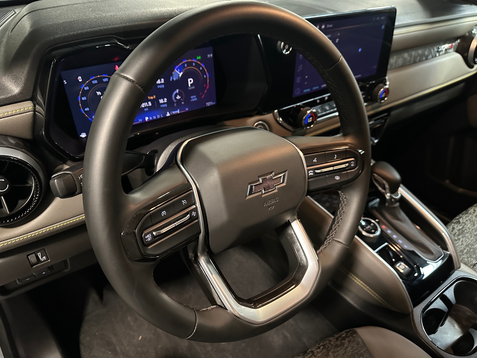 Thumbnail: 2024 Chevrolet Colorado - 4