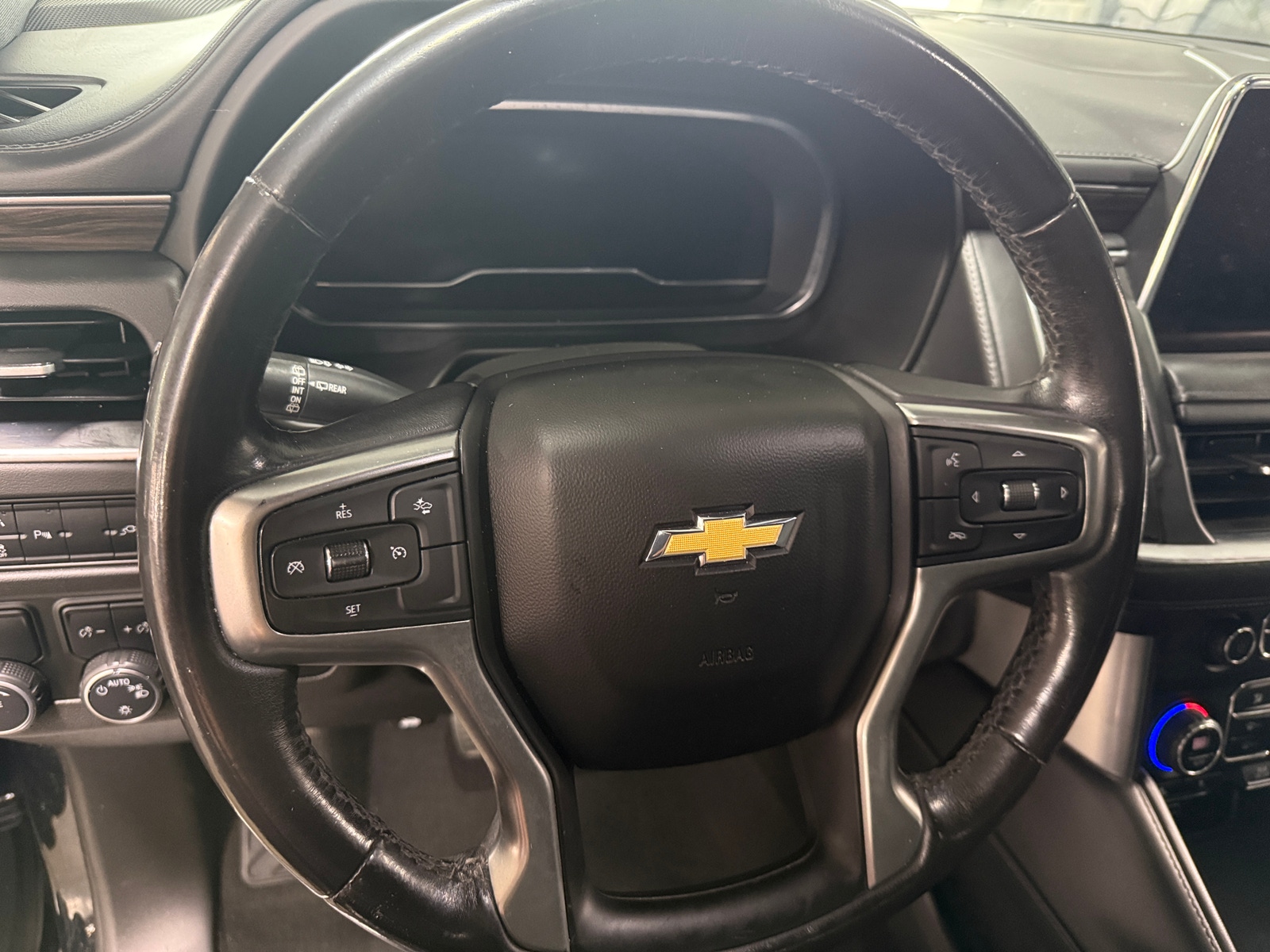 Thumbnail: 2022 Chevrolet Tahoe - 4
