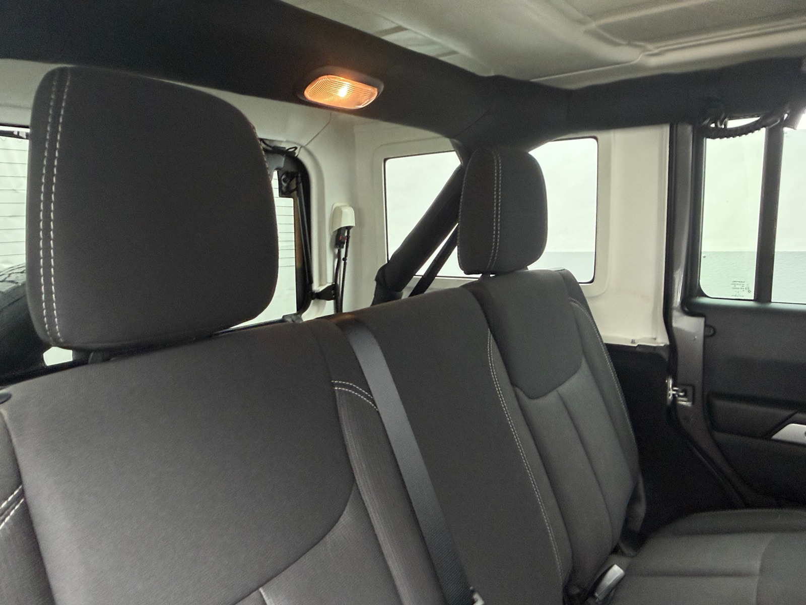 Thumbnail: 2016 Jeep Wrangler - 6
