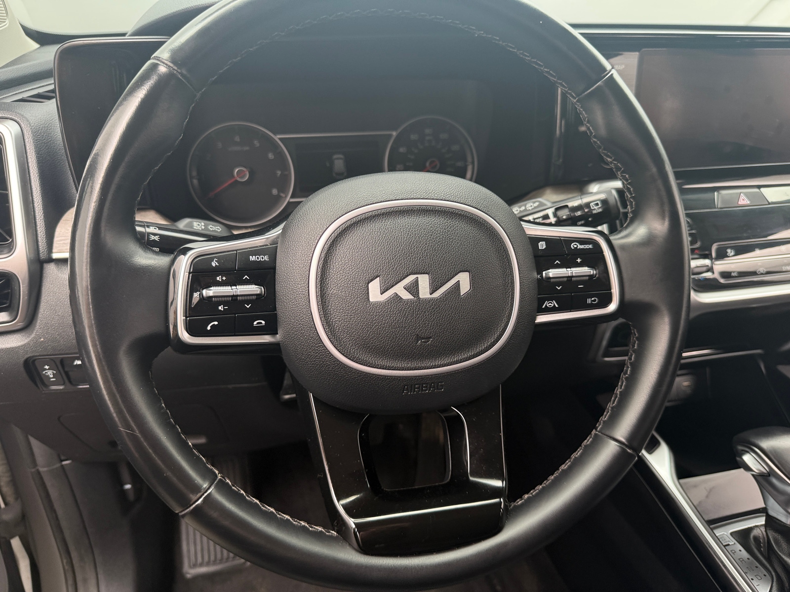 Thumbnail: 2022 Kia Sorento - 4