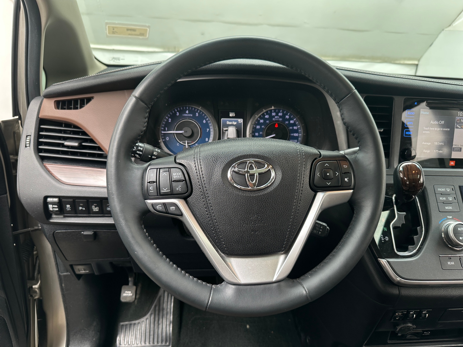 Thumbnail: 2016 Toyota Sienna - 4