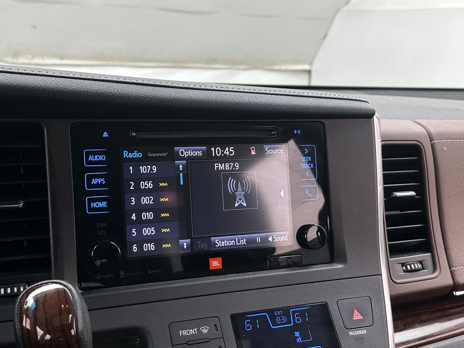 Thumbnail: 2016 Toyota Sienna - 3