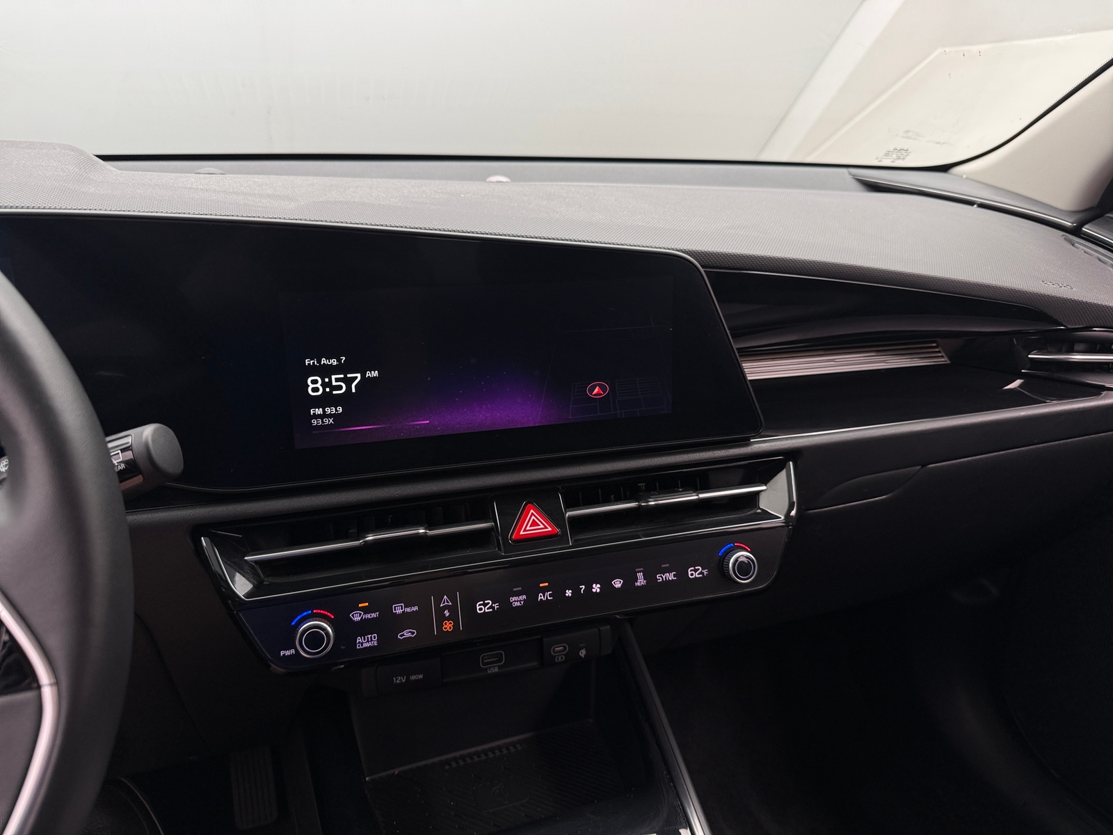 Thumbnail: 2023 Kia Niro - 3
