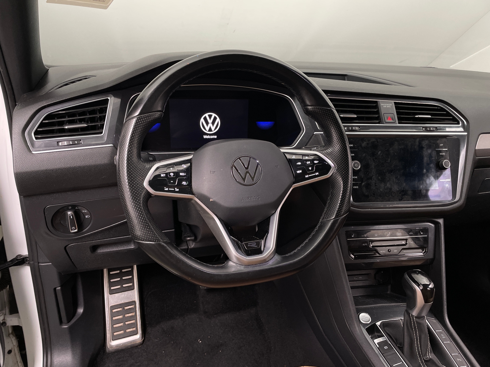 Thumbnail: 2023 Volkswagen Tiguan - 5