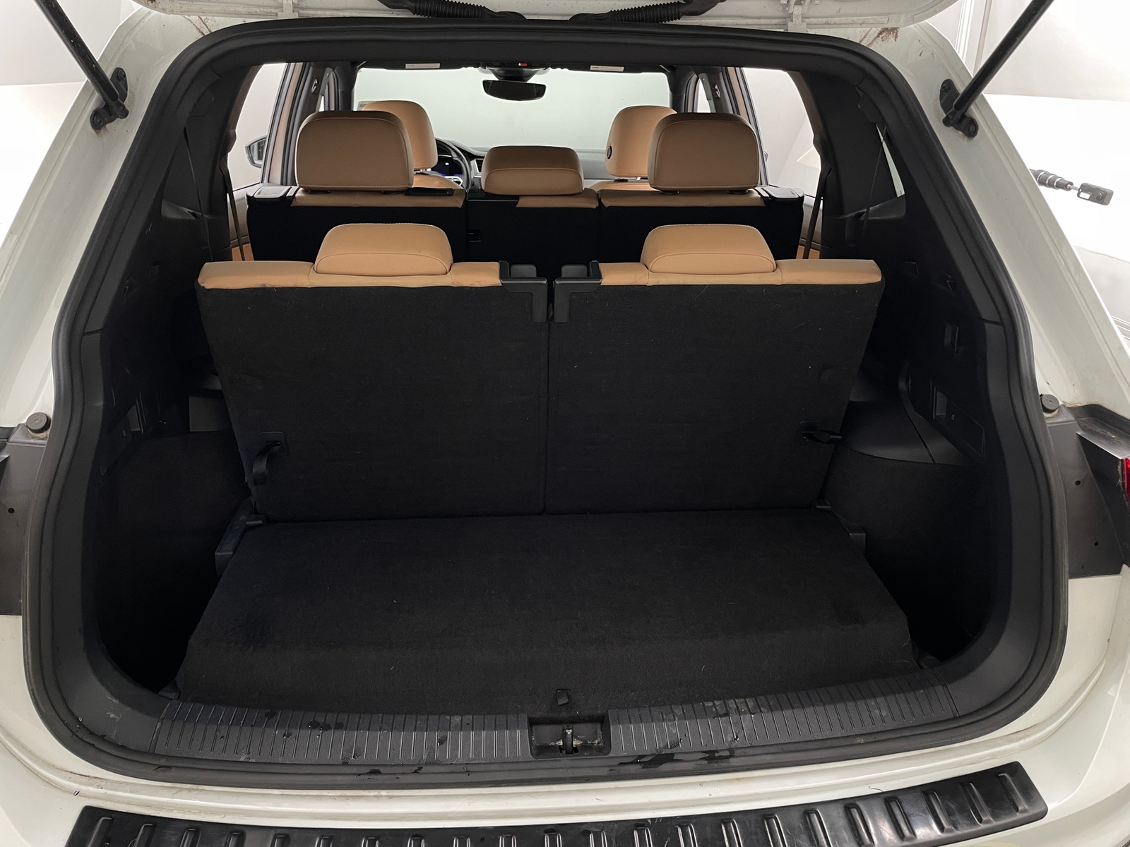 Thumbnail: 2023 Volkswagen Tiguan - 7