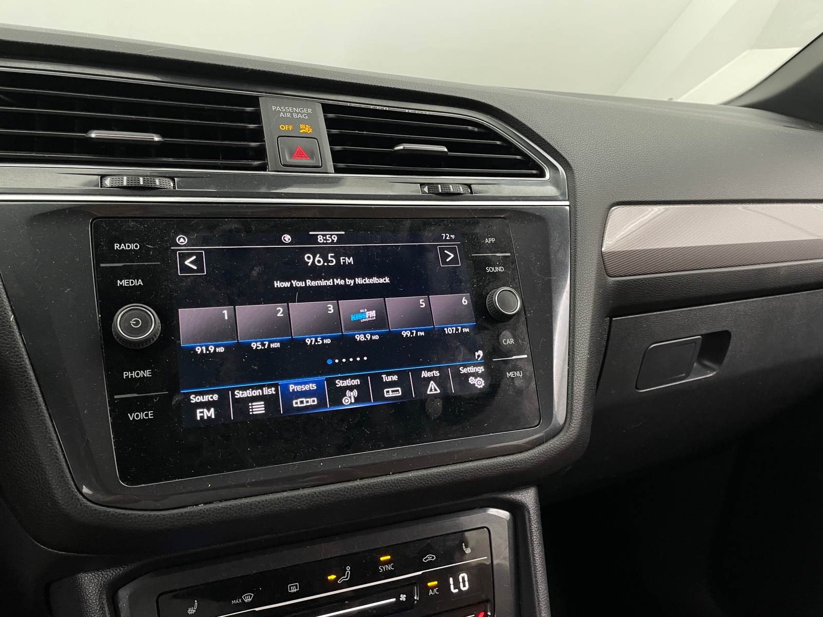 Thumbnail: 2023 Volkswagen Tiguan - 4