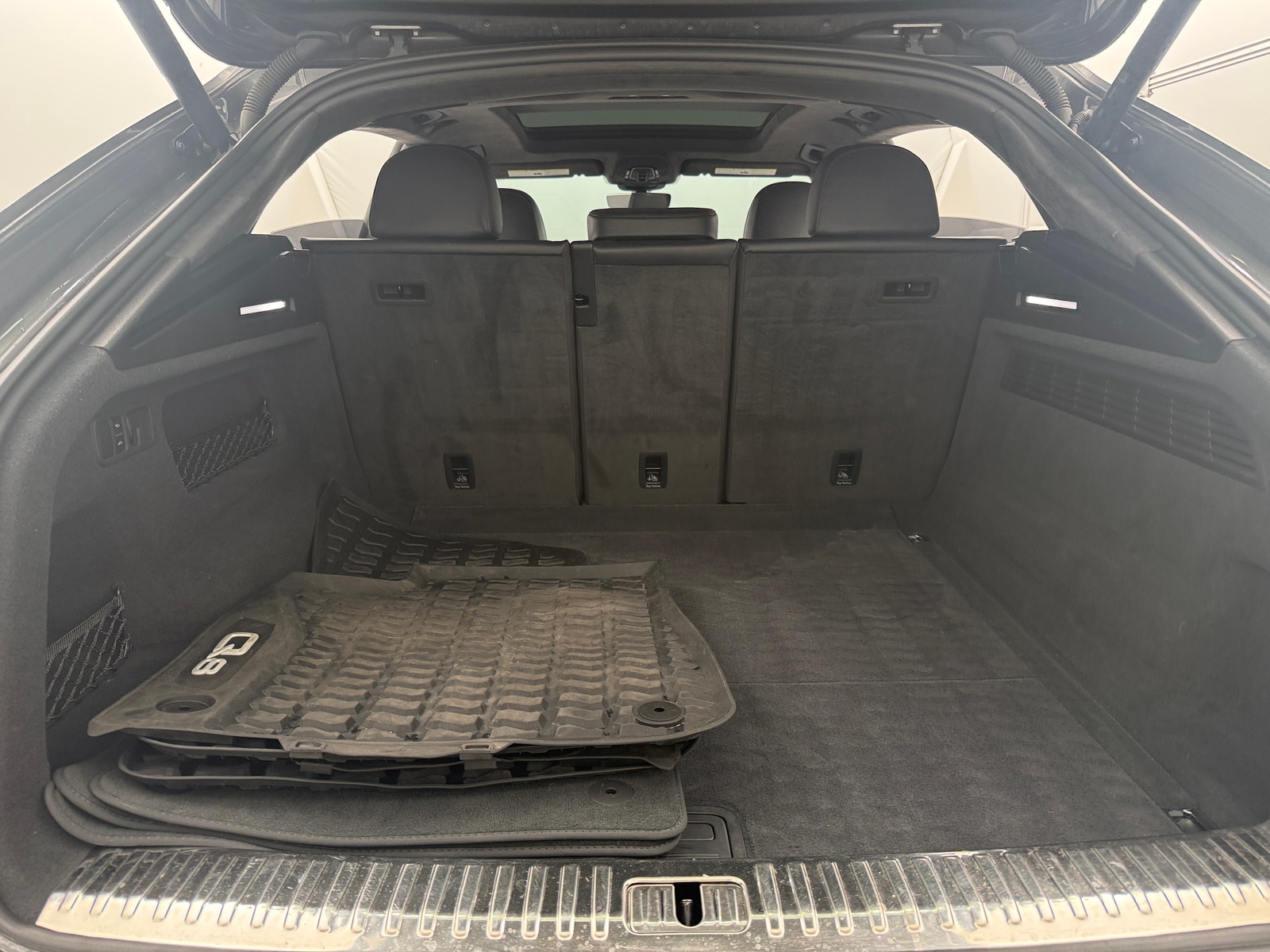 Thumbnail: 2019 Audi Q8 - 6