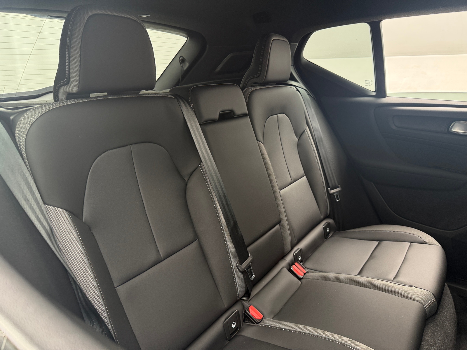 Thumbnail: 2023 Volvo XC40 - 5