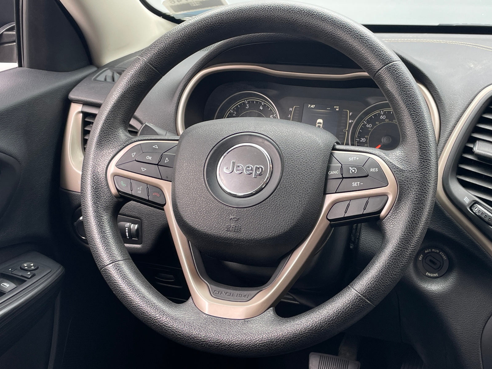 Thumbnail: 2015 Jeep Cherokee - 5