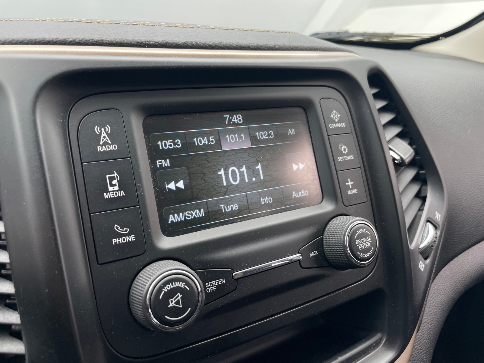 Thumbnail: 2015 Jeep Cherokee - 4