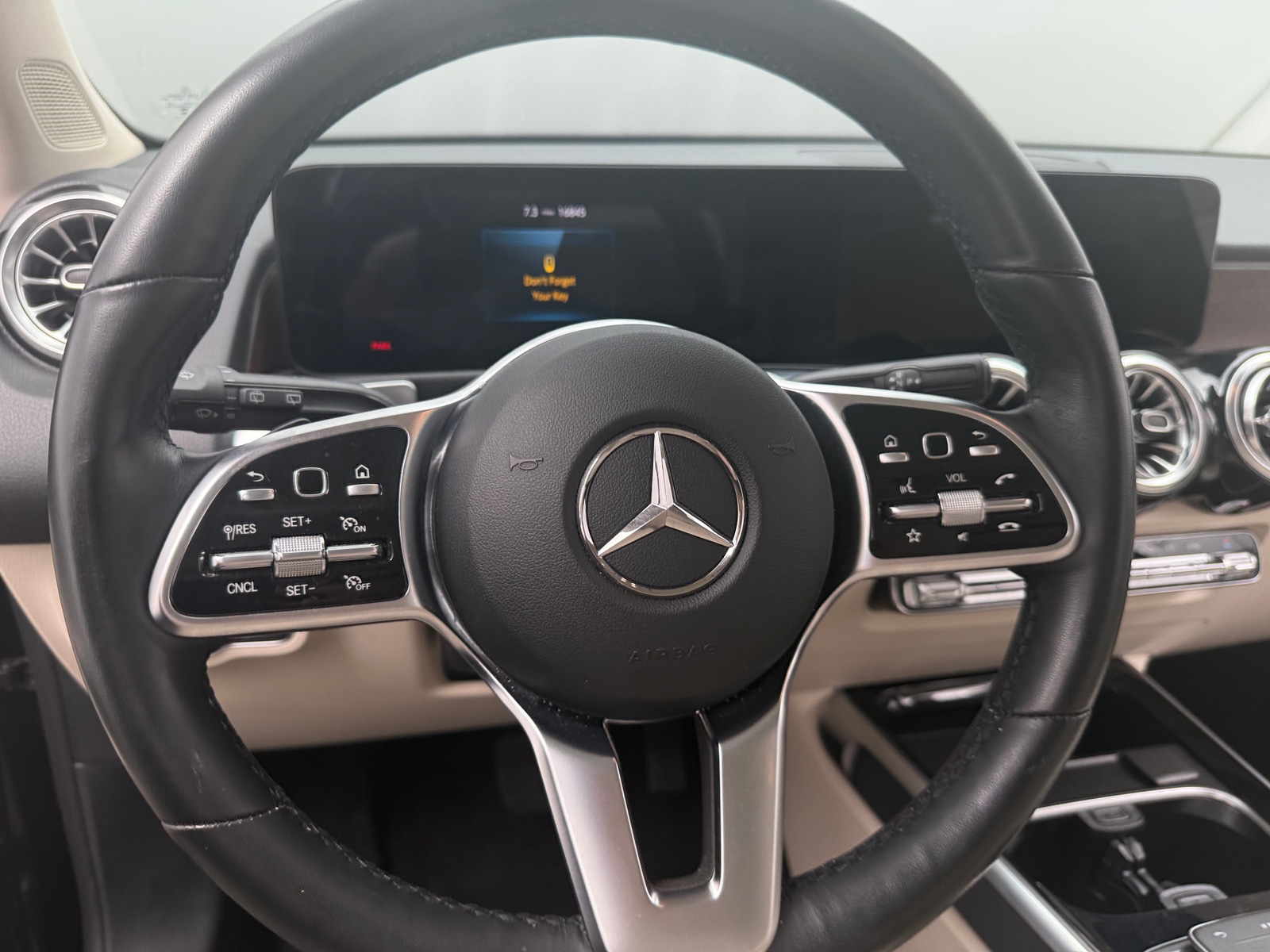 Thumbnail: 2023 Mercedes-Benz GLB - 4