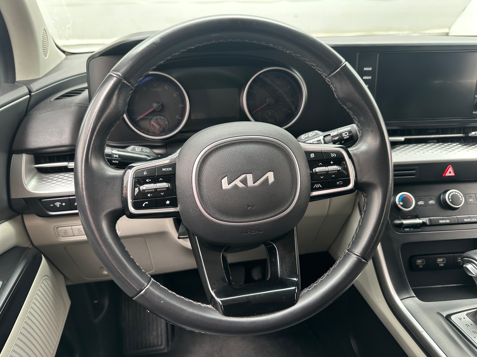 Thumbnail: 2022 Kia Carnival - 4