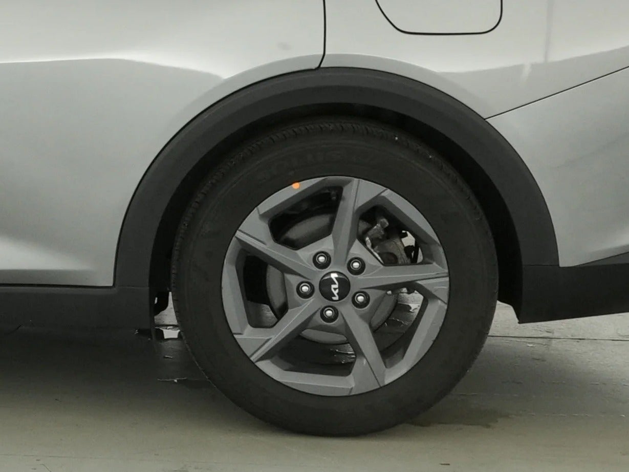 2025 Kia K4 LXS - Photo 16