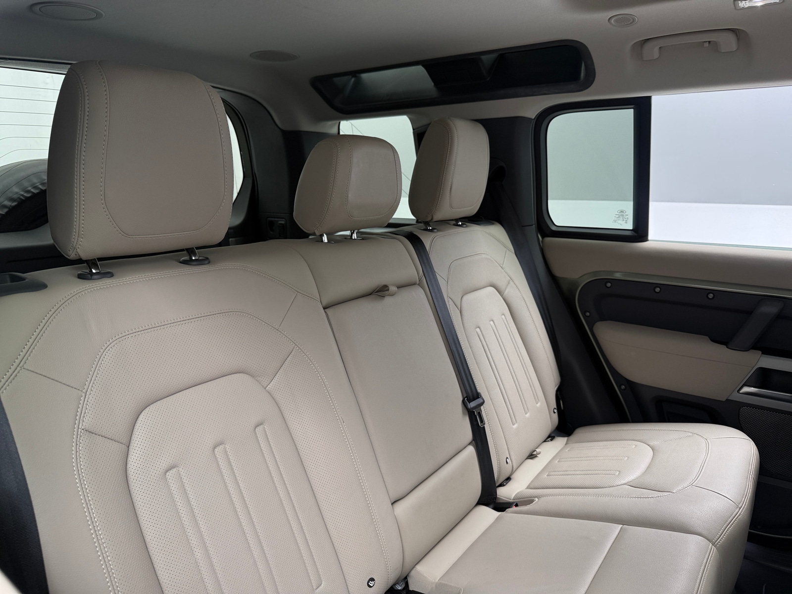 Thumbnail: 2022 Land Rover Defender - 5