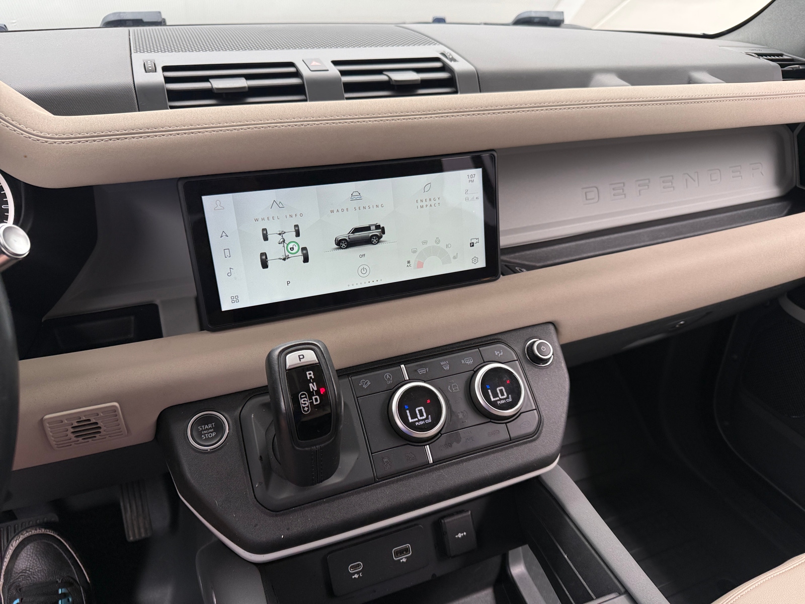 Thumbnail: 2022 Land Rover Defender - 3