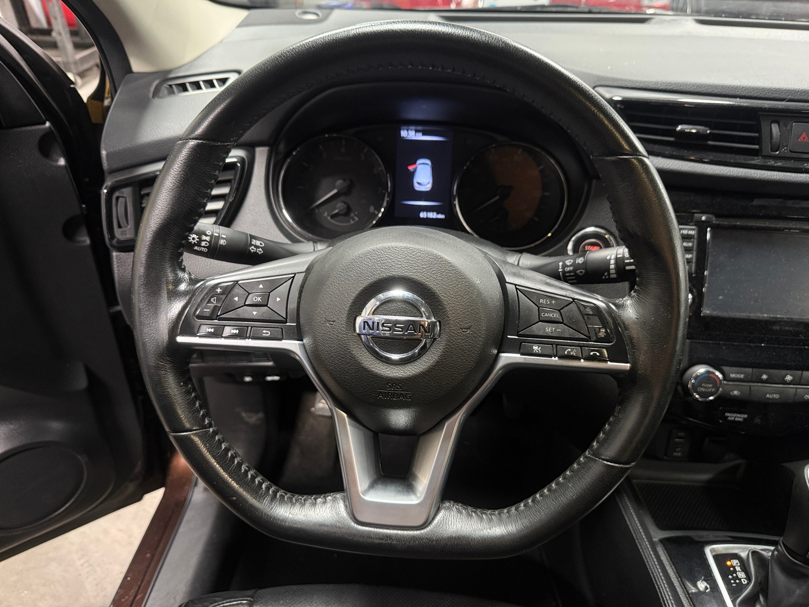 Thumbnail: 2017 Nissan Rogue Sport - 4