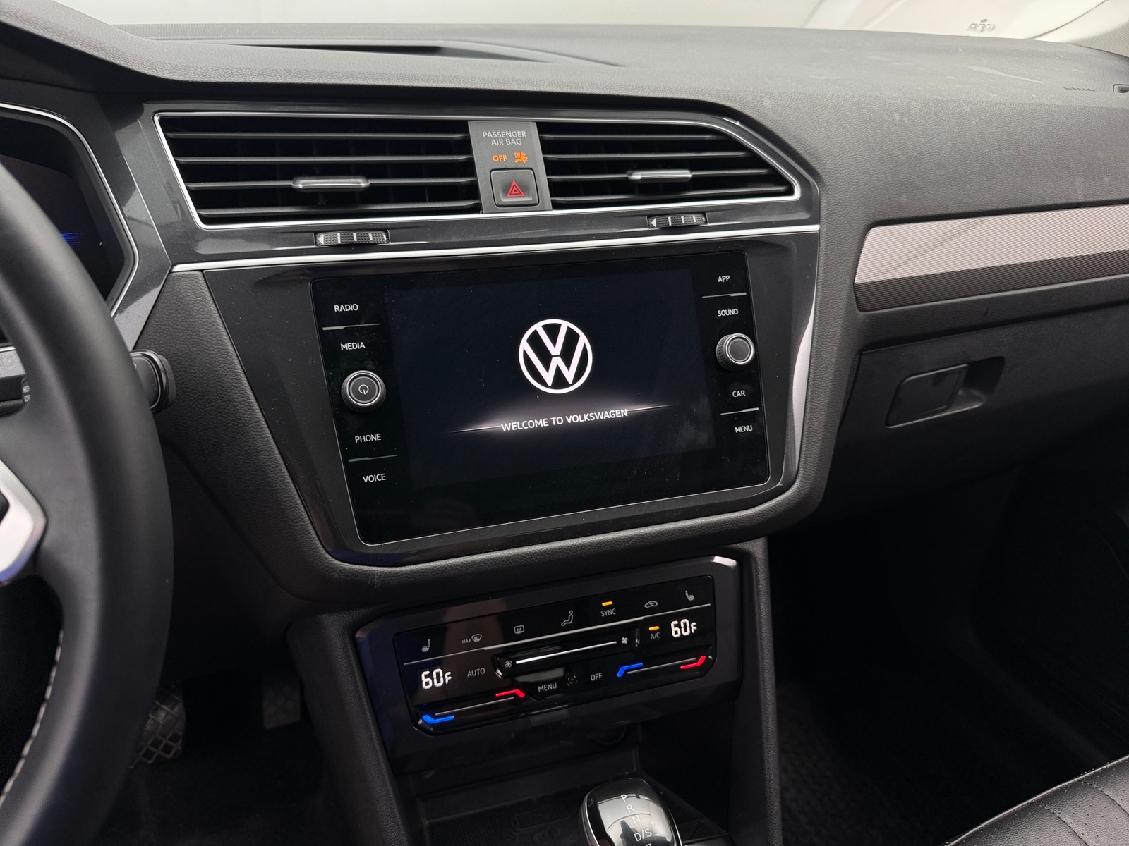 Thumbnail: 2024 Volkswagen Tiguan - 3