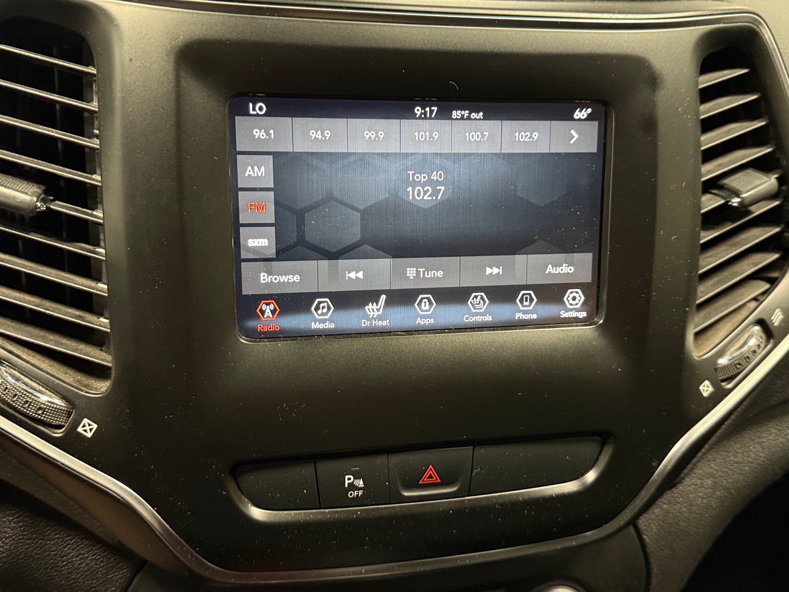 Thumbnail: 2020 Jeep Cherokee - 4