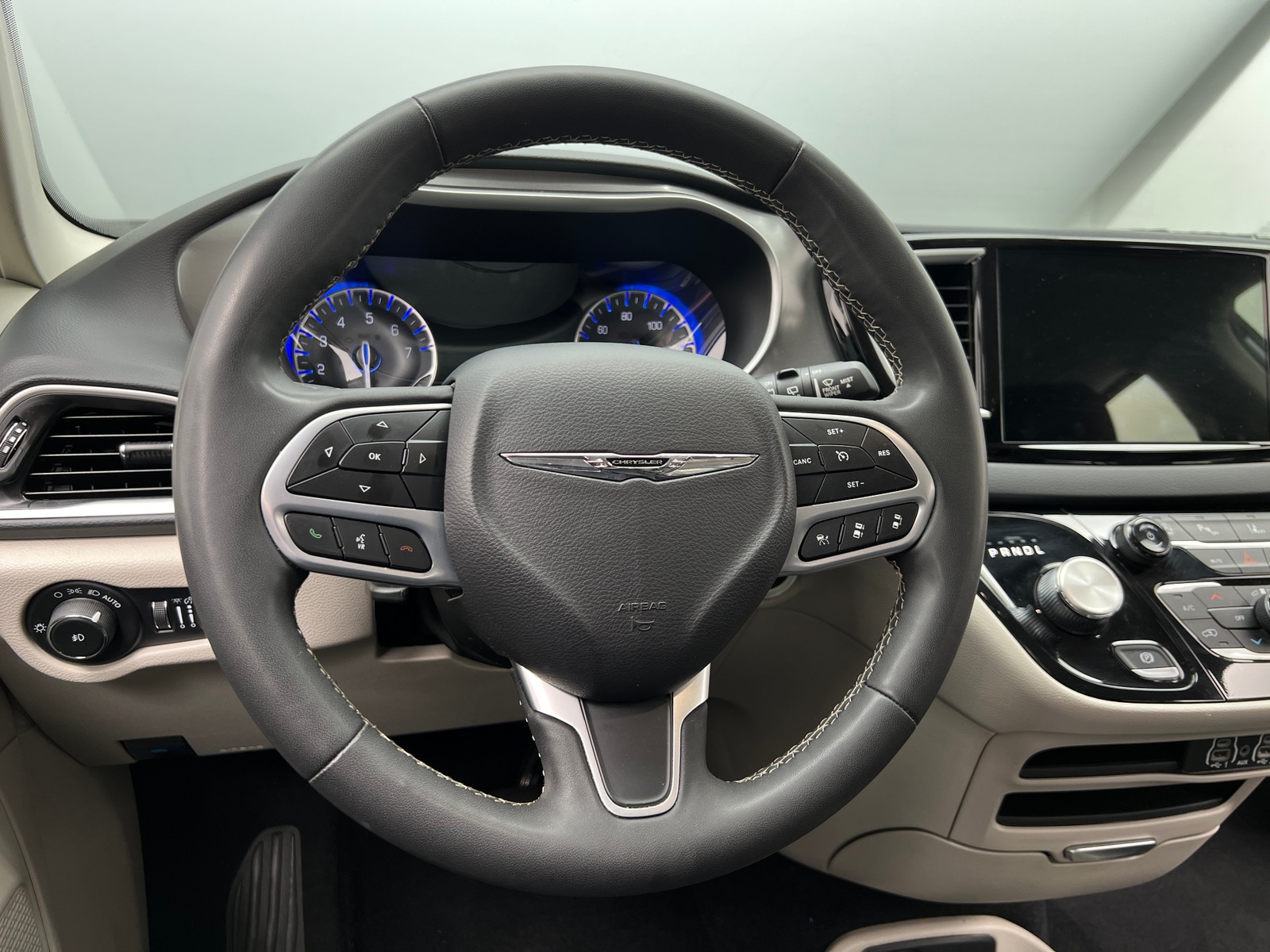 Thumbnail: 2023 Chrysler Pacifica - 4