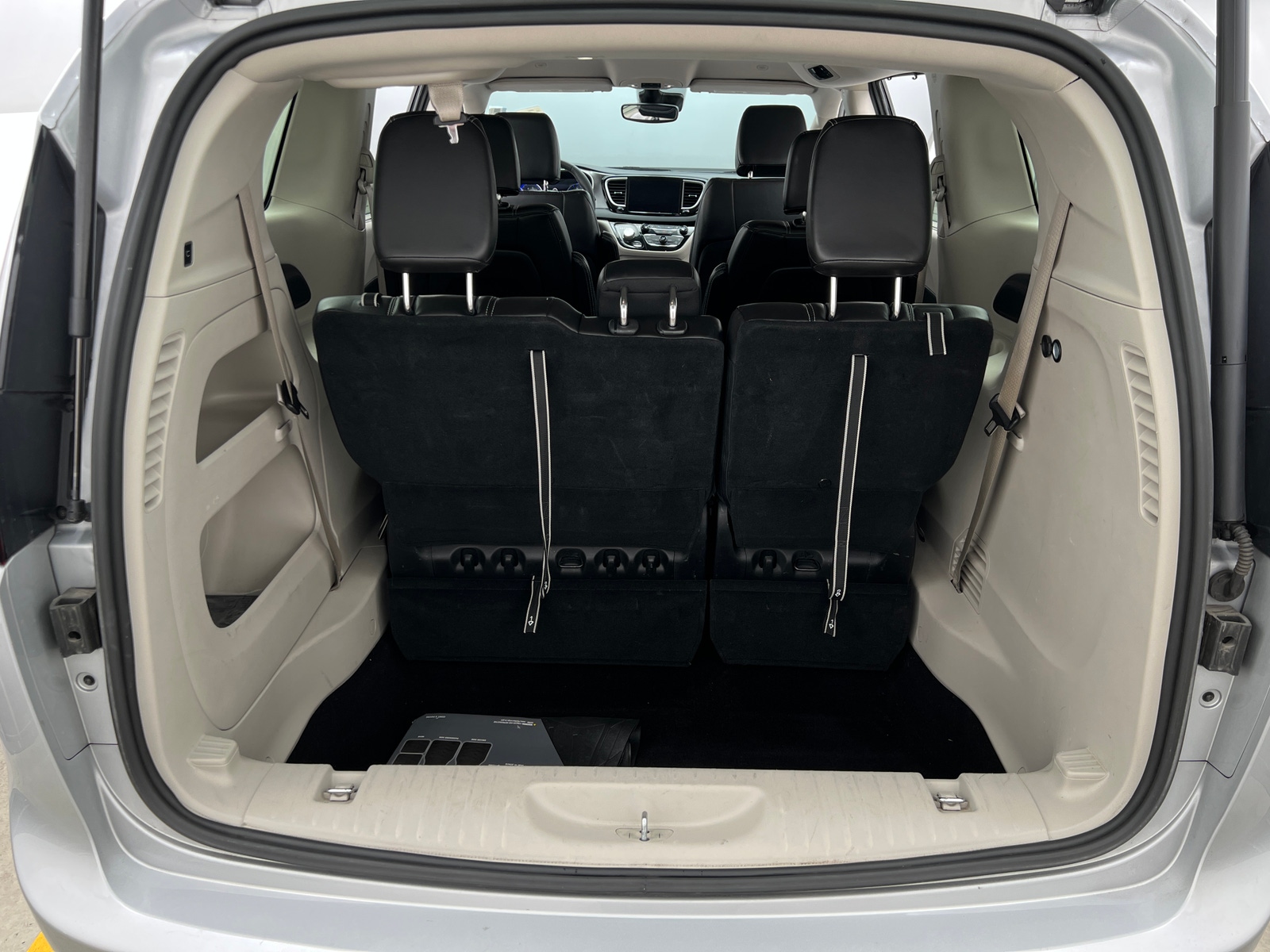 Thumbnail: 2023 Chrysler Pacifica - 6