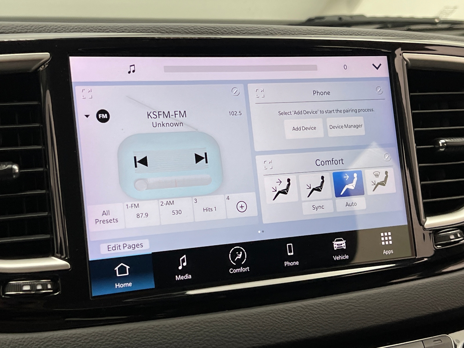 Thumbnail: 2023 Chrysler Pacifica - 3