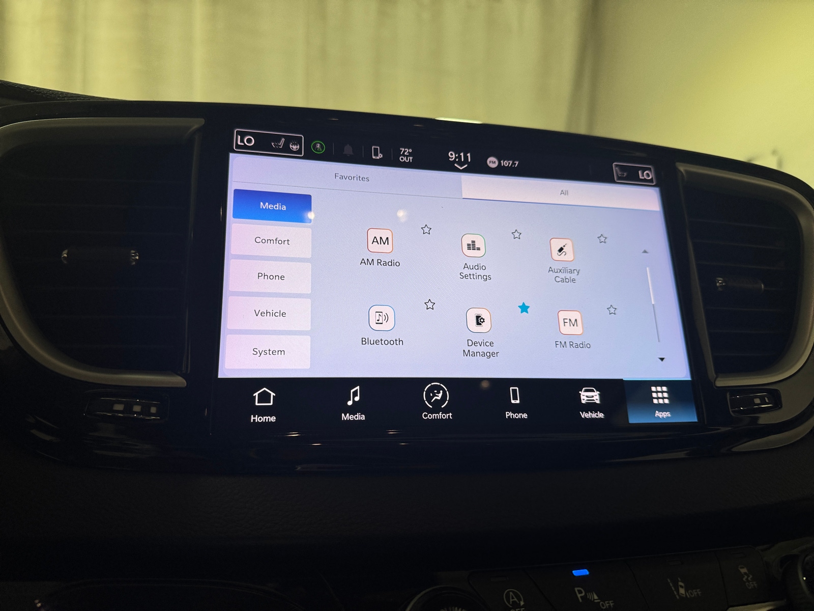 Thumbnail: 2023 Chrysler Pacifica - 3